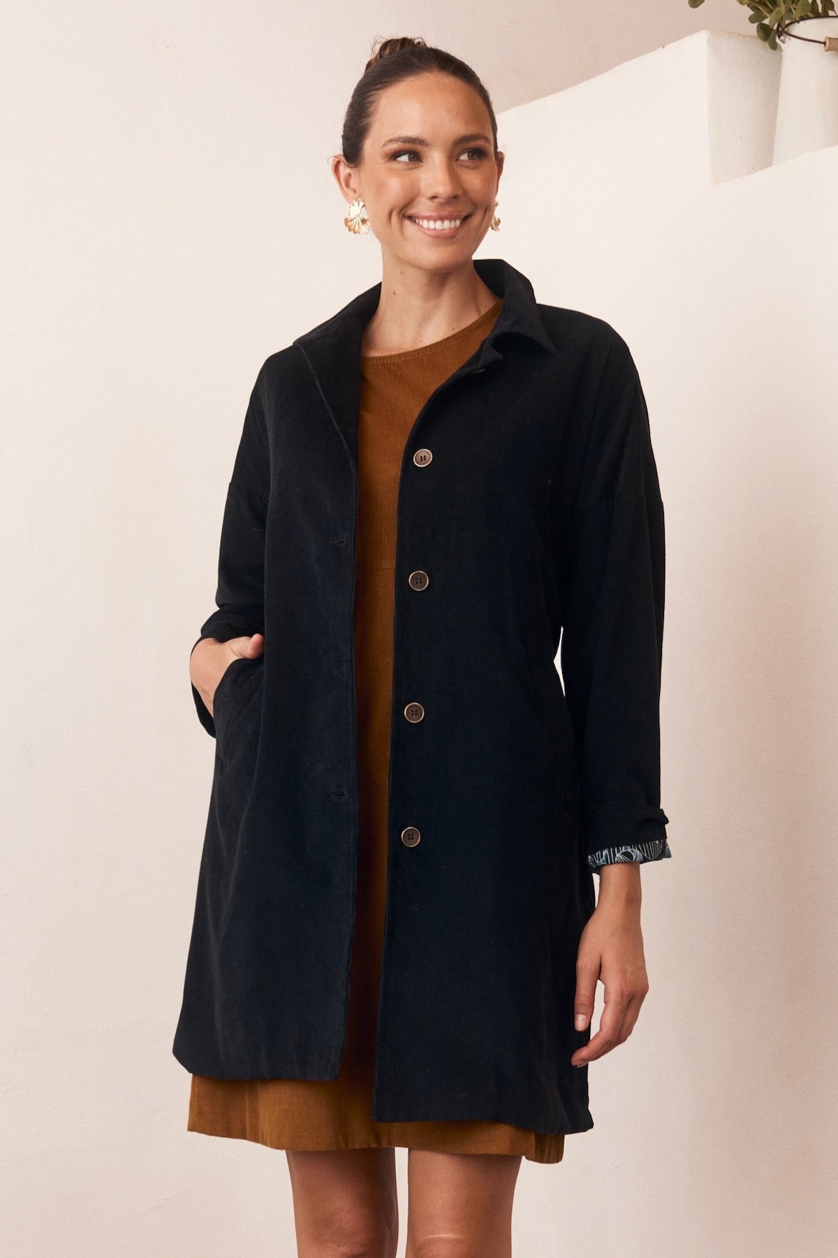 A casual, effortlessly stylish dress displayed against a simple background, with subtle details adding depth.