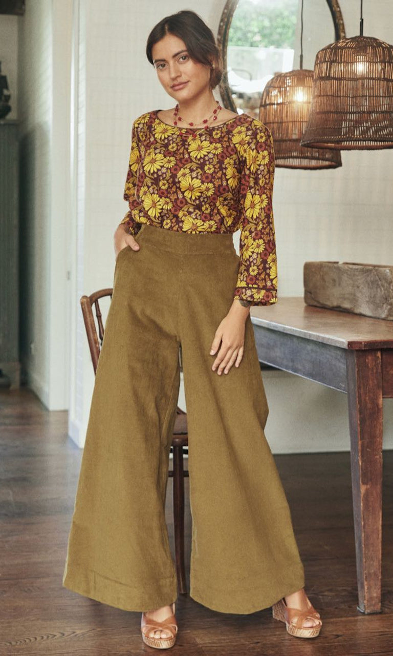 A cozy, comfortable dress, the fabric’s natural texture highlighted by the soft lighting.