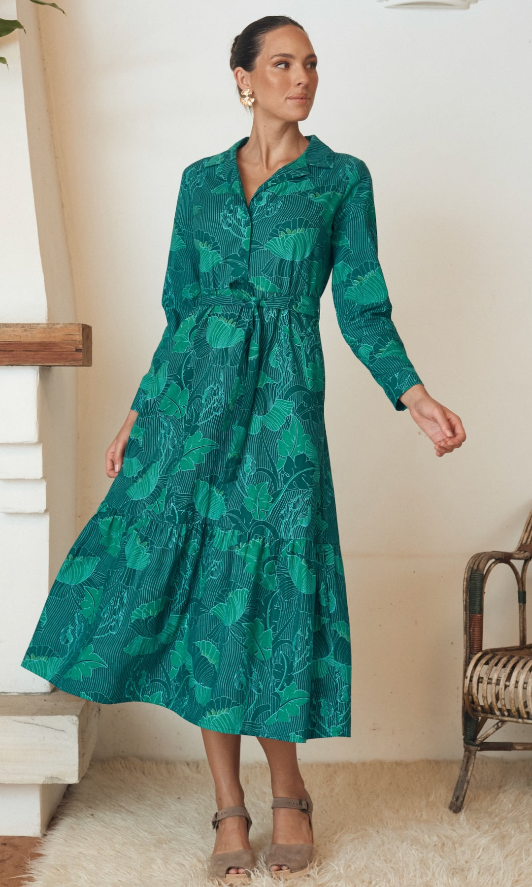 Model wearing a loose-fit dress with a gathered waist and short sleeves.
